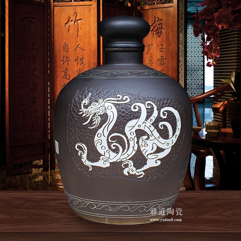 100斤裝手工雕刻私藏陶瓷酒壇-背面