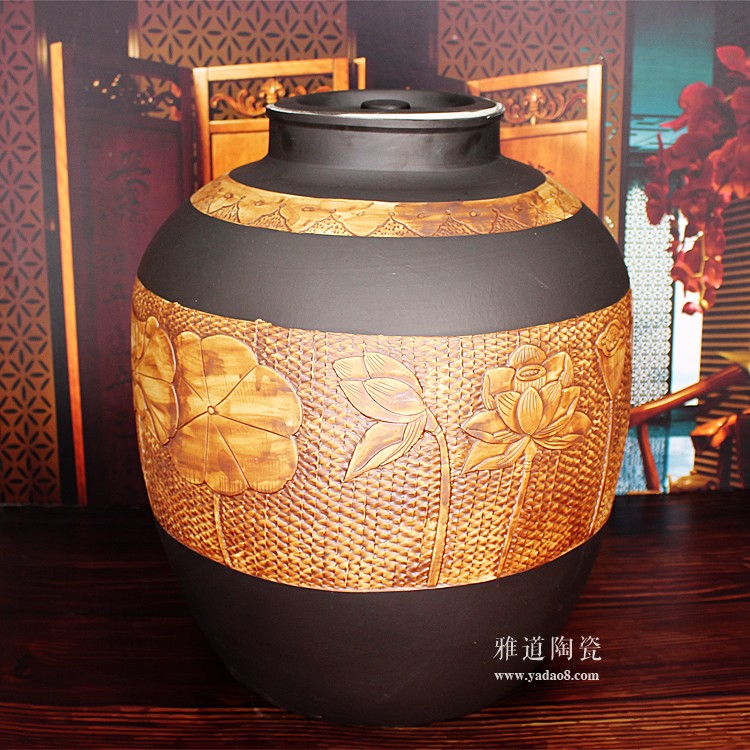 100斤景德鎮手工雕刻荷花工藝酒壇-背面