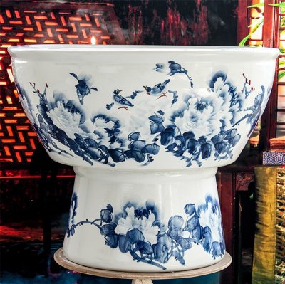 景德鎮手繪青花牡丹陶瓷魚缸